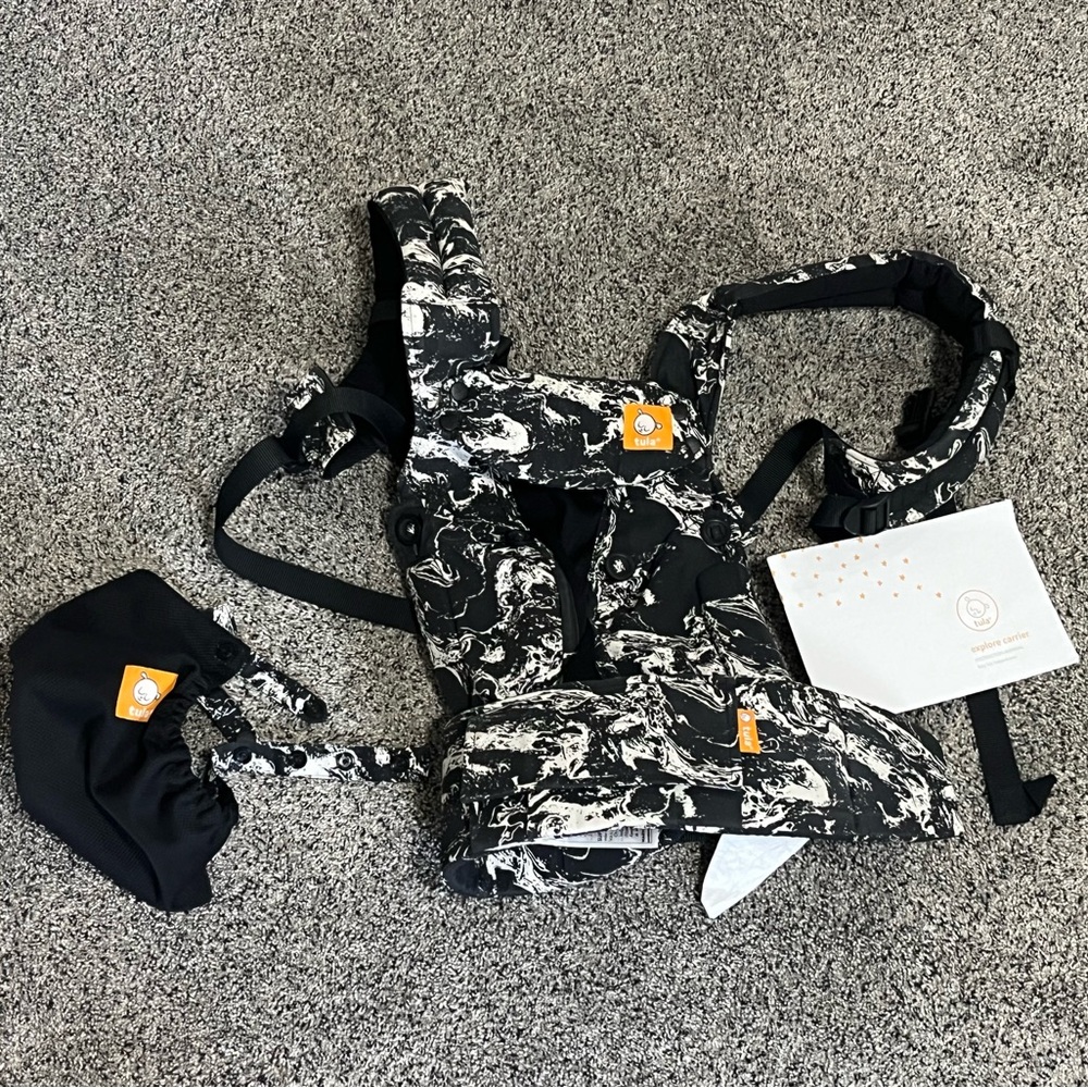Tula Black and White Carrier